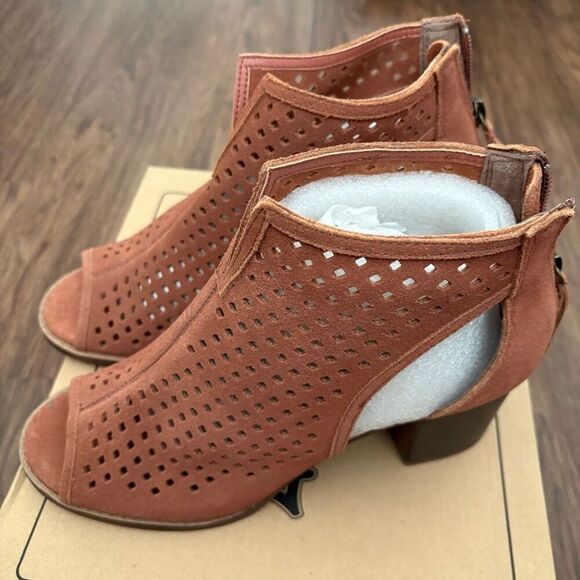 Dirty Laundry | Tessa Suede Perforated Peep Toe Booties